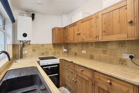 2 bedroom maisonette to rent, Melbourne Avenue, Enfield, London, Greater London