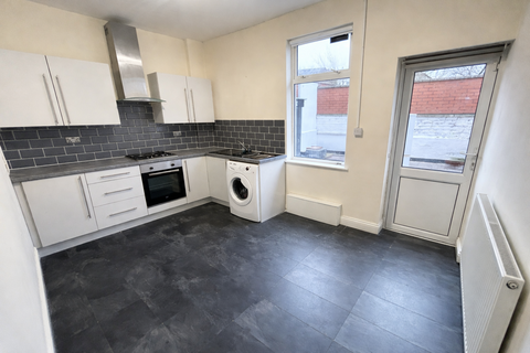 2 bedroom terraced house to rent, Chapel Street, Manchester, M28