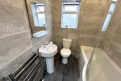 2 bedroom terraced house to rent, Chapel Street, Manchester, M28