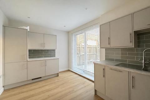 3 bedroom house to rent, Barnett Road, Brighton