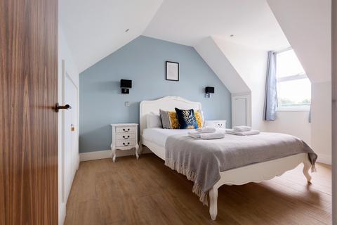 2 bedroom flat to rent, Sanders Lane