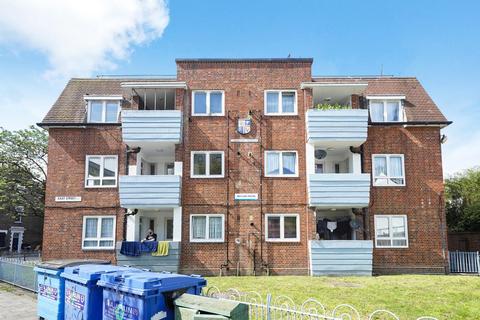 3 bedroom flat to rent, Flint Street, Elephant & Castle, SE17