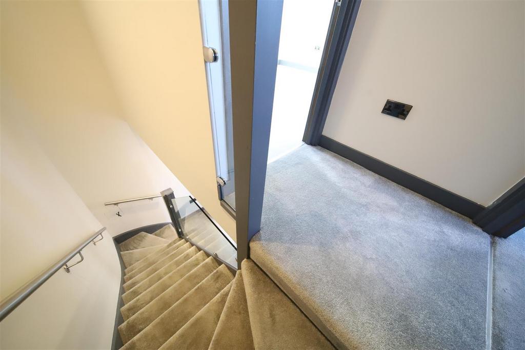 Landing top floor.jpg