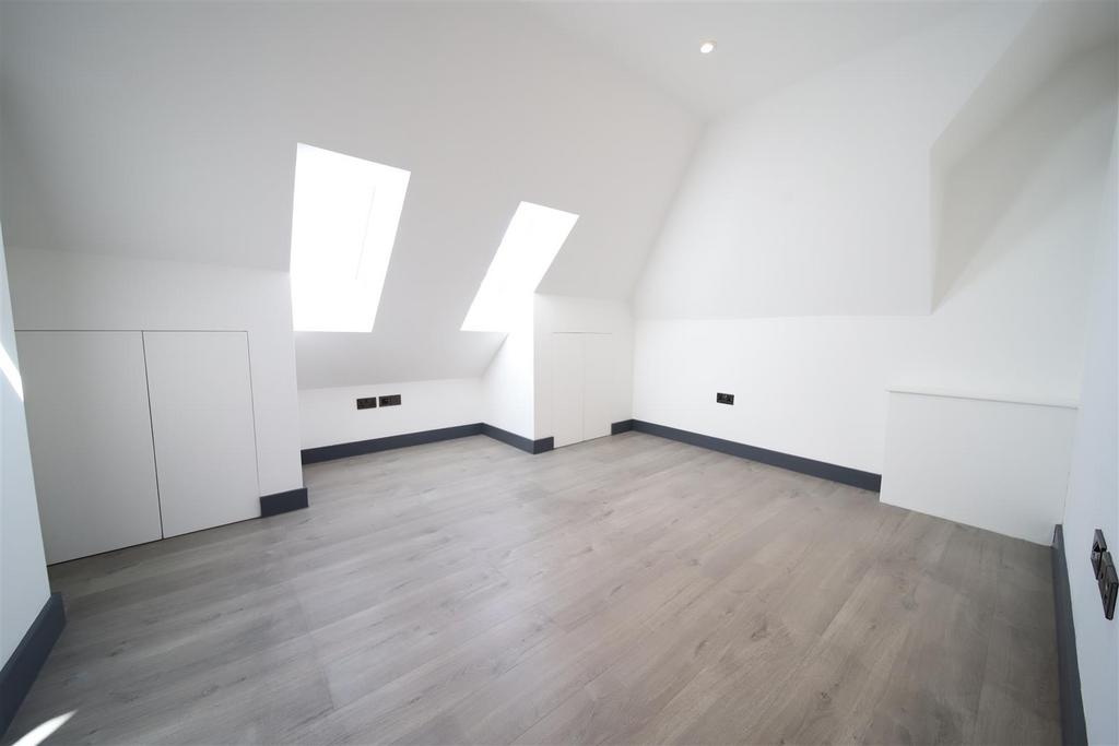 Bedroom top floor.jpg