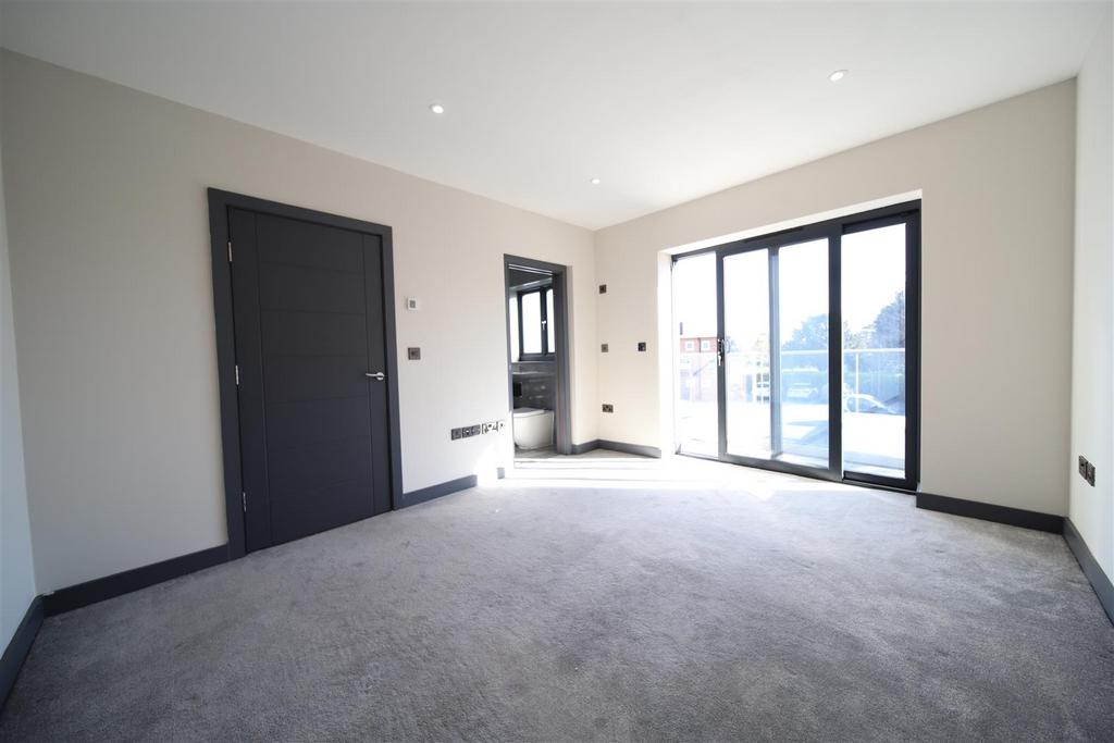 Bedroom 1 ensuite.jpg