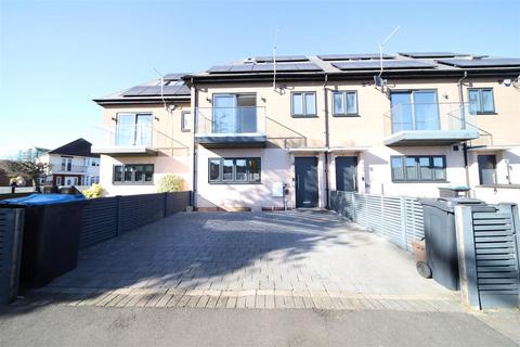 4 bedroom semi-detached house for sale, Lincoln Road, Enfield, EN1