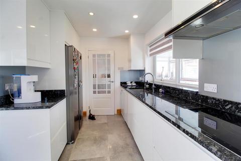 4 bedroom detached house for sale, Church Road, Little Heath EN6