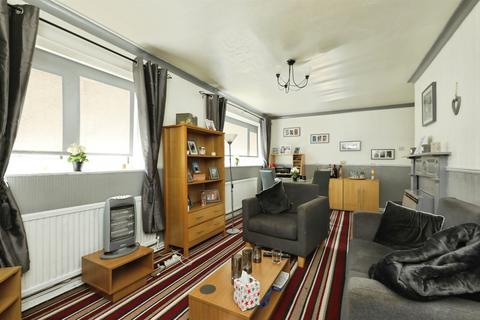 2 bedroom semi-detached house for sale, Kilton Glade, Worksop