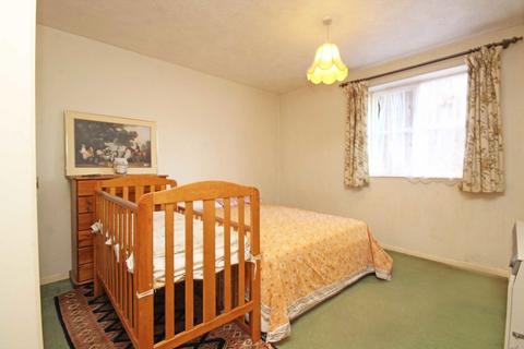 2 bedroom flat to rent, Vicars Bridge Close, Wembley HA0