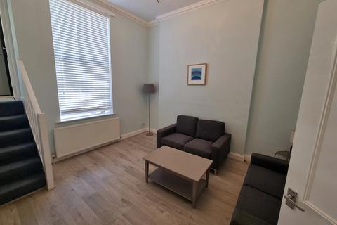 2 bedroom terraced house to rent, Cambridge Gardens, London, W10