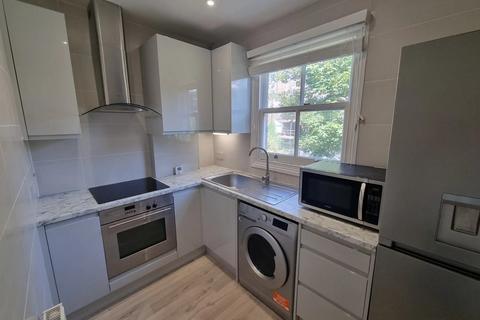 2 bedroom terraced house to rent, Cambridge Gardens, London, W10