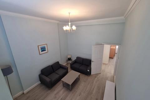 2 bedroom terraced house to rent, Cambridge Gardens, London, W10