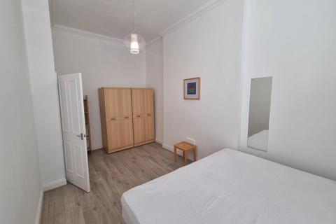 2 bedroom terraced house to rent, Cambridge Gardens, London, W10
