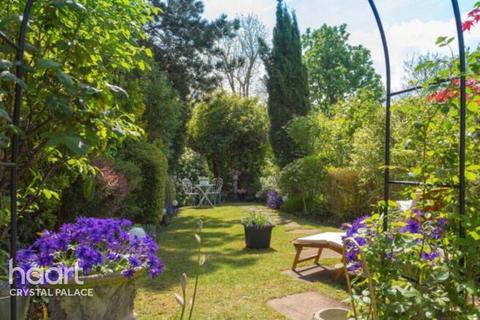 3 bedroom terraced house for sale, Cranbourne Close, LONDON