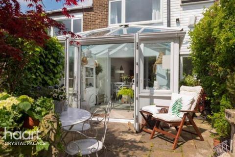 3 bedroom terraced house for sale, Cranbourne Close, LONDON