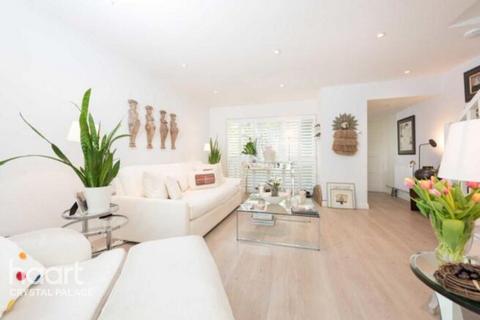 3 bedroom terraced house for sale, Cranbourne Close, LONDON