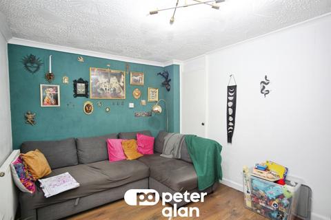 3 bedroom terraced house for sale, Valley View, Pentwyn Crumlin, Newport