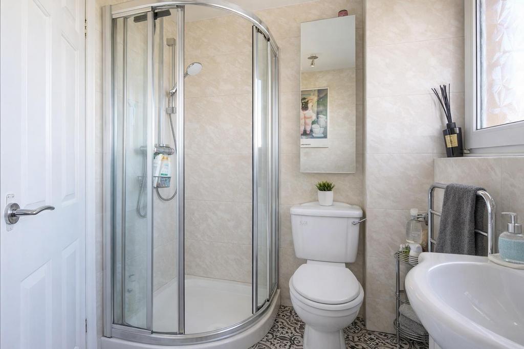 Bathroom b.jpg