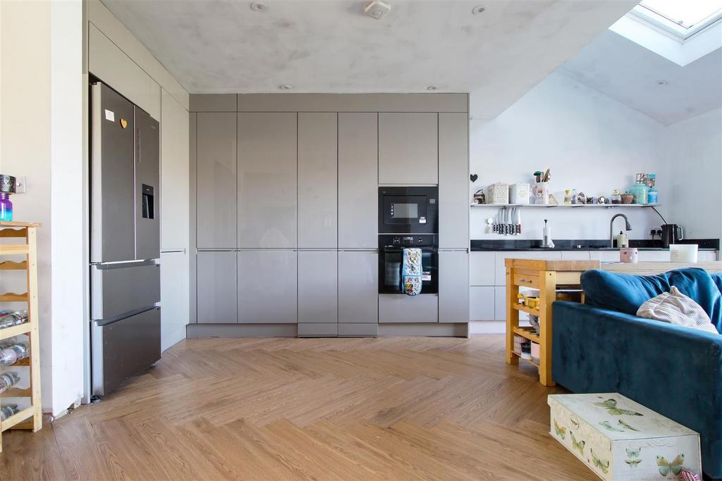 Kitchen a.jpg