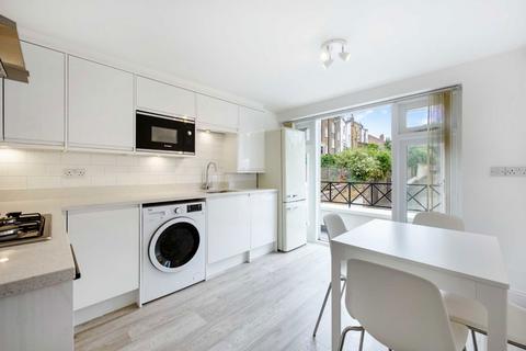 2 bedroom flat to rent, Redwood Mews, London SW4