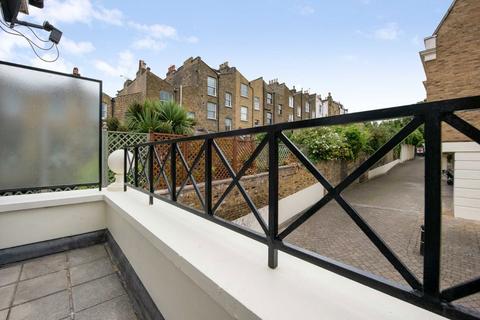 2 bedroom flat to rent, Redwood Mews, London SW4