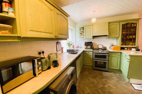 3 bedroom semi-detached house for sale, 18 Oriel Close, Chadderton, Oldham, OL9 8RL