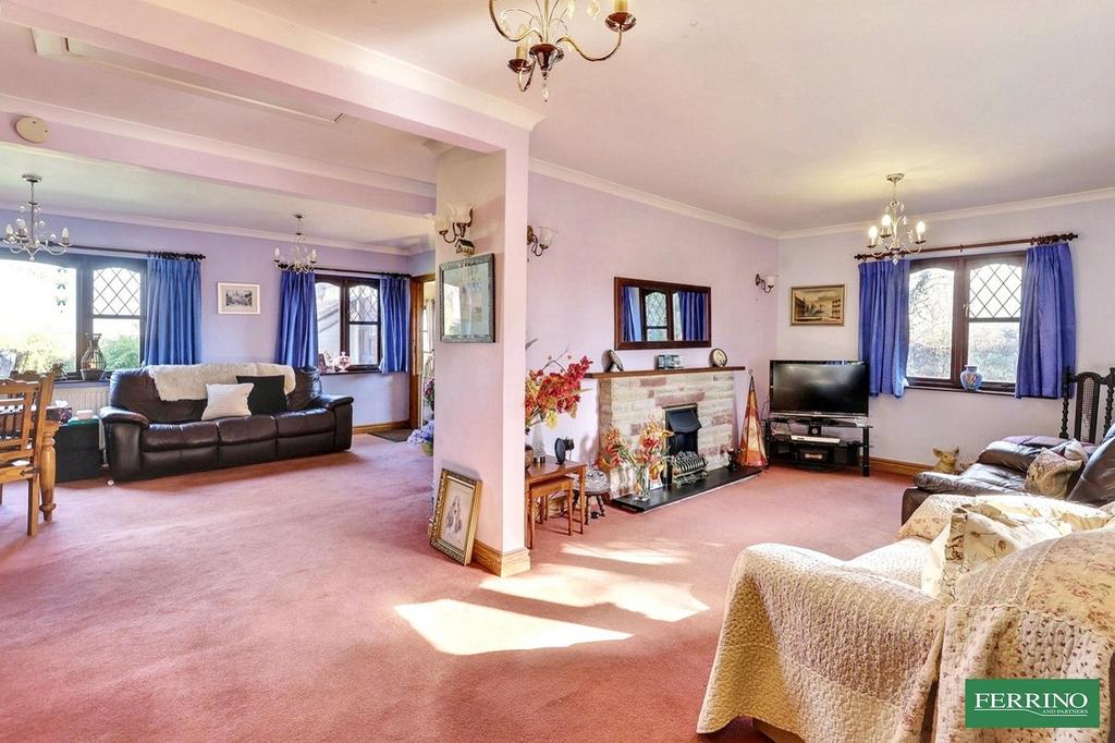 Sitting/Dining Room