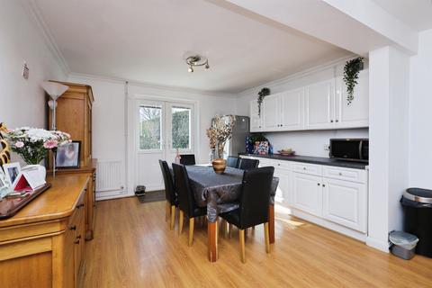 2 bedroom semi-detached house for sale, Meadow Road, Hailsham