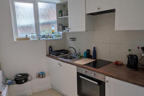 Studio to rent, 24, Princes Avenue, Muswell Hill, N10