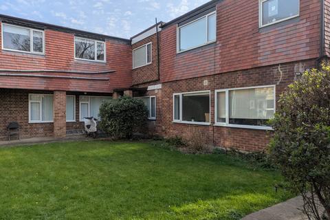 Studio to rent, 24, Princes Avenue, Muswell Hill, N10