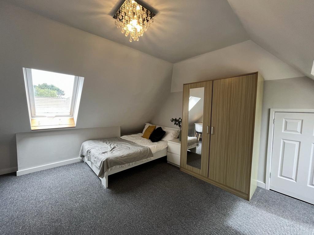 6 Double Bedrooms
