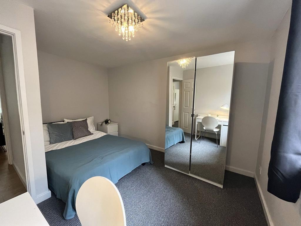 6 Double Bedrooms