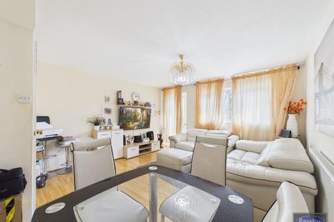 2 bedroom maisonette to rent, Haldane Road, London, SE28