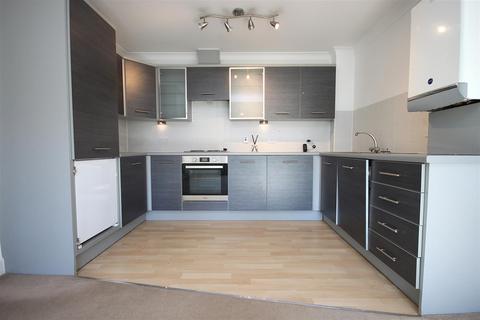 2 bedroom apartment to rent, HIGHBURY DRIVE, LEATHERHEAD, KT22