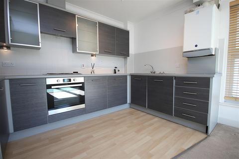 2 bedroom apartment to rent, HIGHBURY DRIVE, LEATHERHEAD, KT22