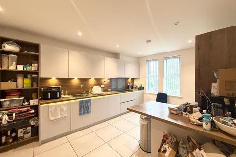 4 bedroom semi-detached house to rent, Carlisle Road, Pudsey, West Yorkshire, LS28