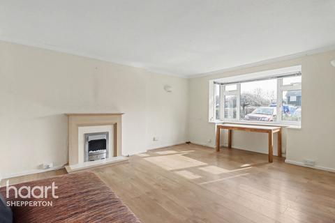 2 bedroom maisonette to rent, Winchstone Close, SHEPPERTON