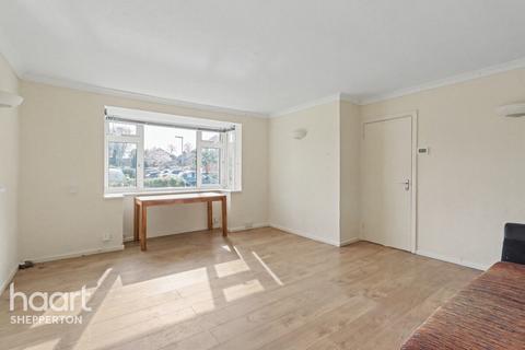 2 bedroom maisonette to rent, Winchstone Close, SHEPPERTON