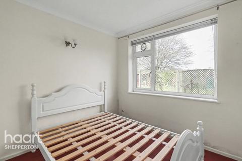 2 bedroom maisonette to rent, Winchstone Close, SHEPPERTON