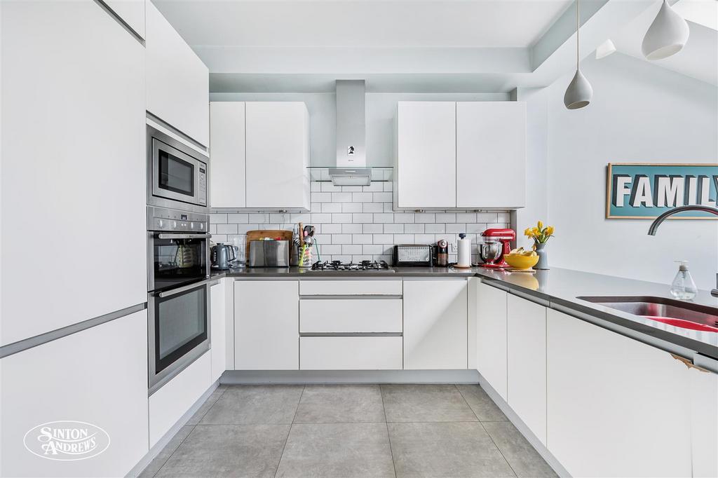 14 Northcroft Road-9.jpg