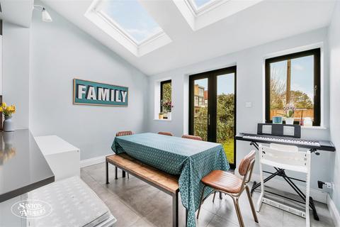 undefined, Northcroft Road, Northfields