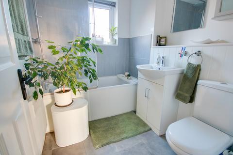 2 bedroom flat for sale, BITTERNE PARK! MULTI-ASPECT LOUNGE/DINER! GARAGE!