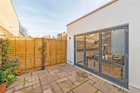 3 bedroom flat for sale, Merton Road, WANDSWORTH