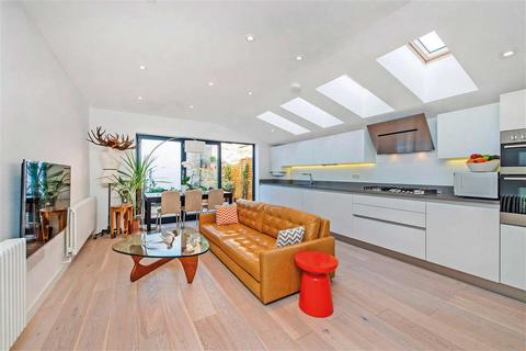 3 bedroom flat for sale, Merton Road, WANDSWORTH
