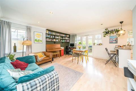 2 bedroom flat for sale, Belvedere Place, London SW2