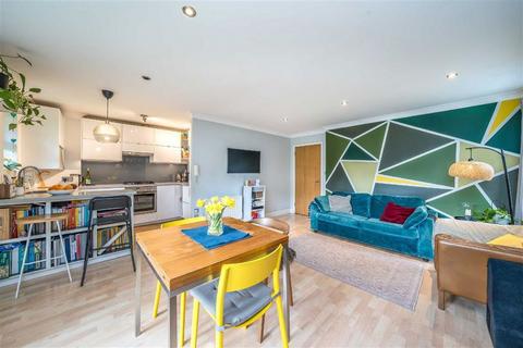 2 bedroom flat for sale, Belvedere Place, London SW2