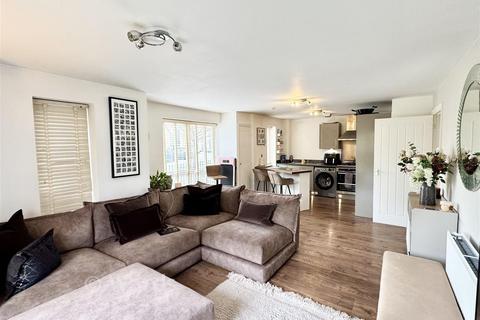 2 bedroom ground floor flat for sale, Wills Crescent, West Malling, Kent