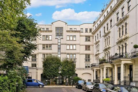 2 bedroom flat to rent, Kensington Gardens Square, London W2