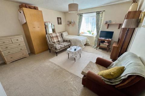 undefined, Somersby Close, Luton, LU1 3XB
