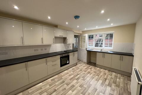3 bedroom house to rent, Northampton Road, West Haddon NN6